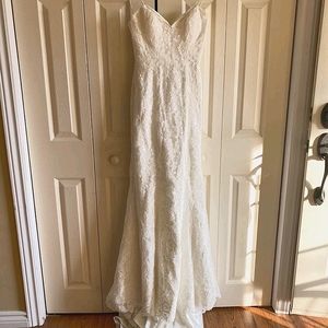NWT Allure Bridals backless lace wedding gown sz 2